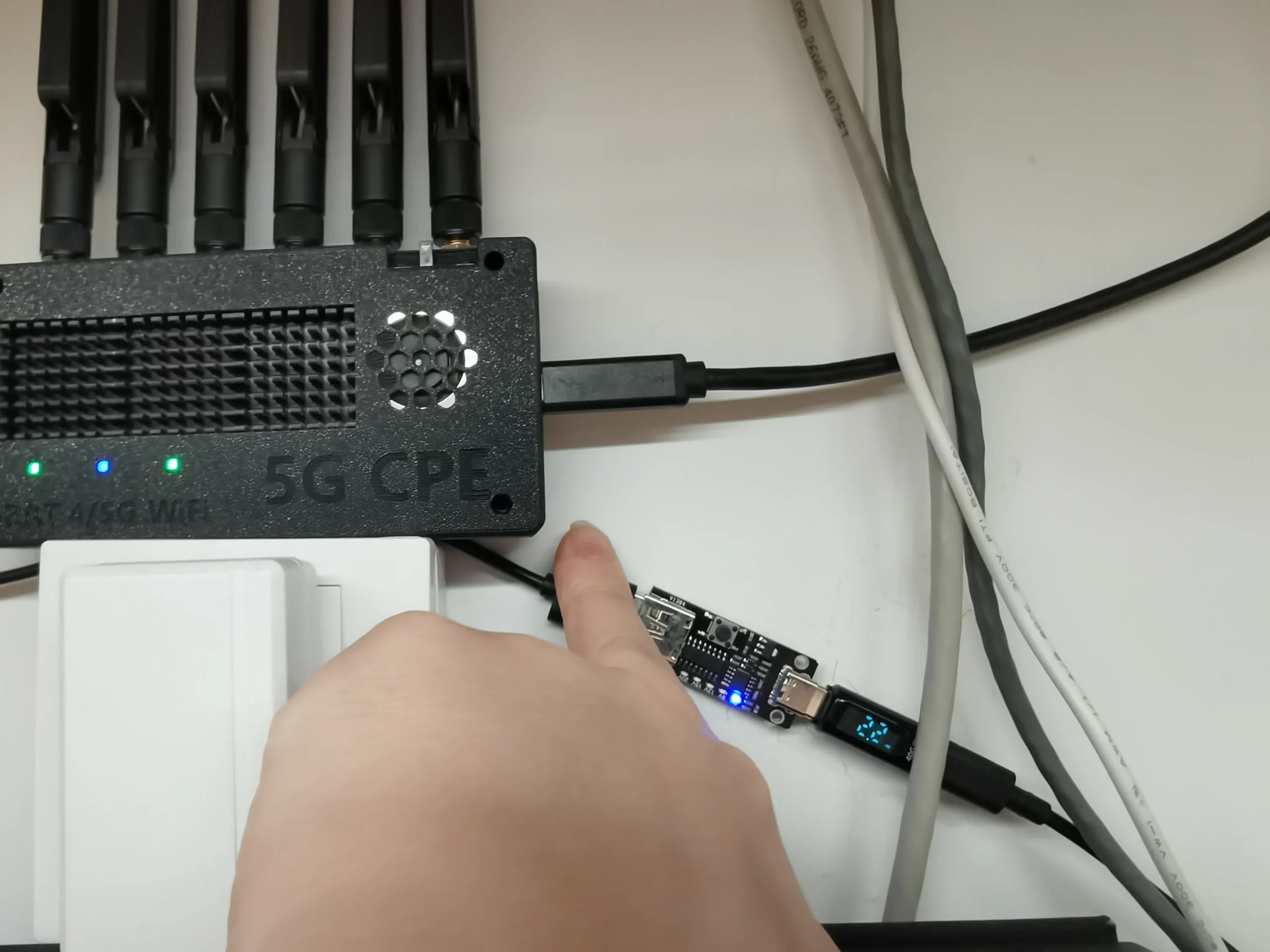 广联MT-3000旅行路由器，掌心小钢炮